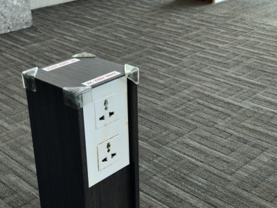 KAL-LOUNGE Power outlet