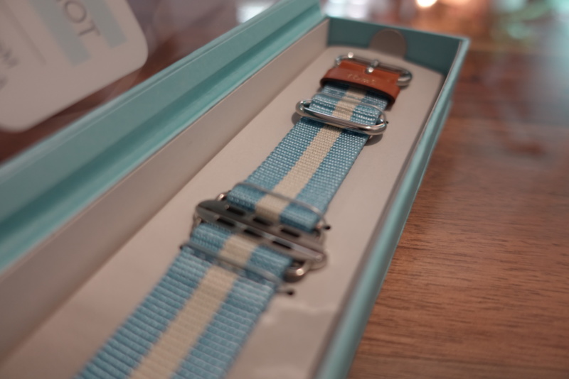 unboxing TOMS for Apple watch band 42mm Light Blue Stripe